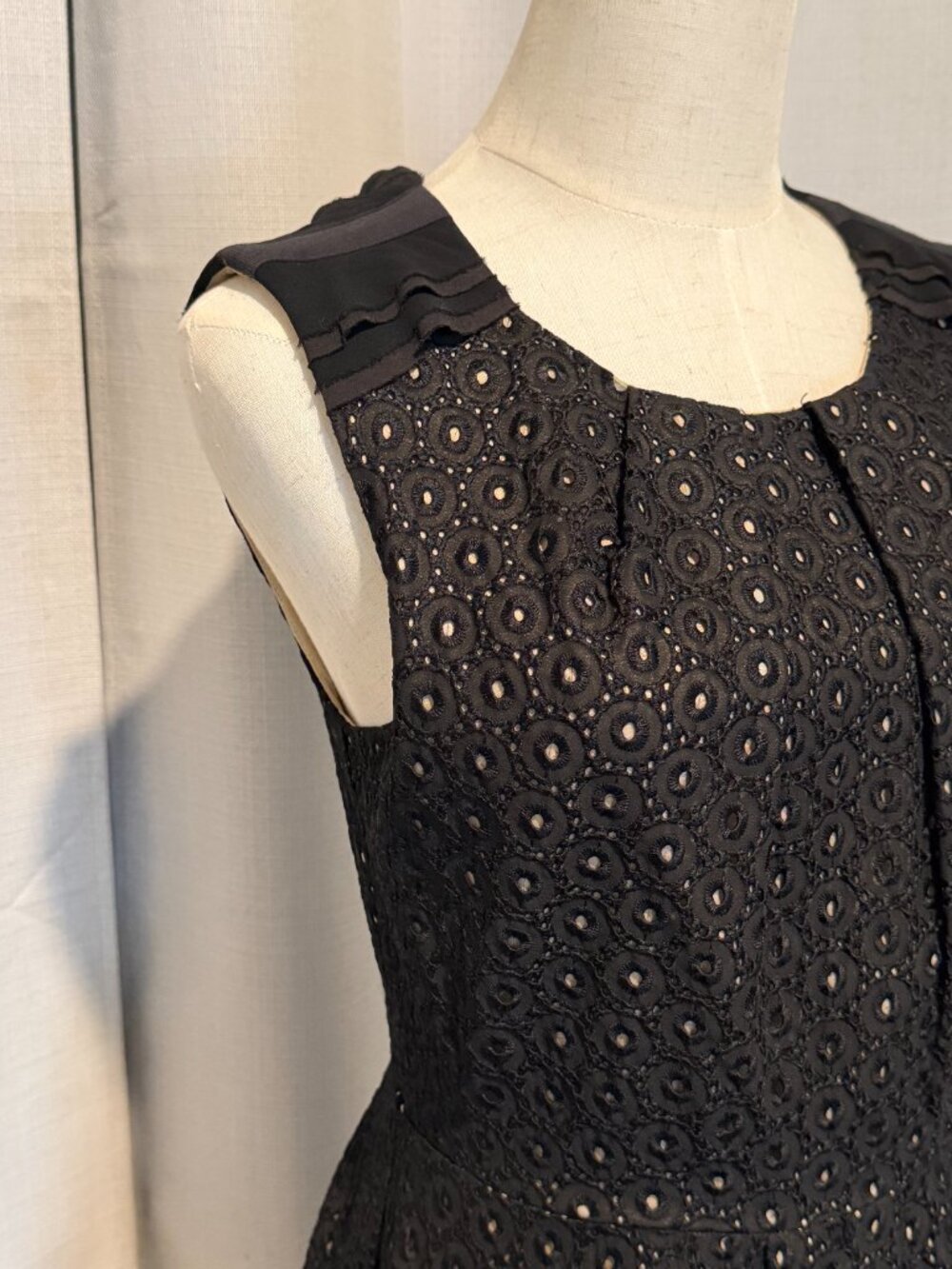 Vince Camuto Sleeveless Midi Dress - Black & Tan Cottagecore - Size 6 - Picture 6 of 13
